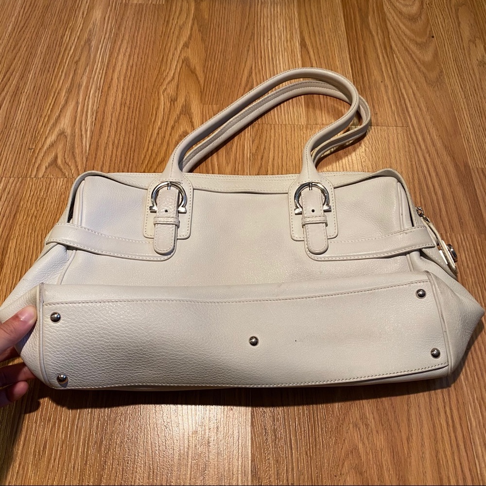 INCREDIBLE condition vintage Ferragamo purse